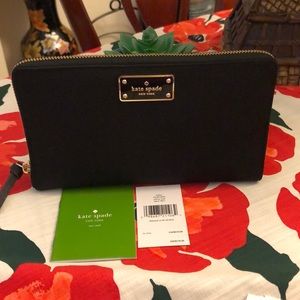 New Kate spade blk nylon travel wallet (large)